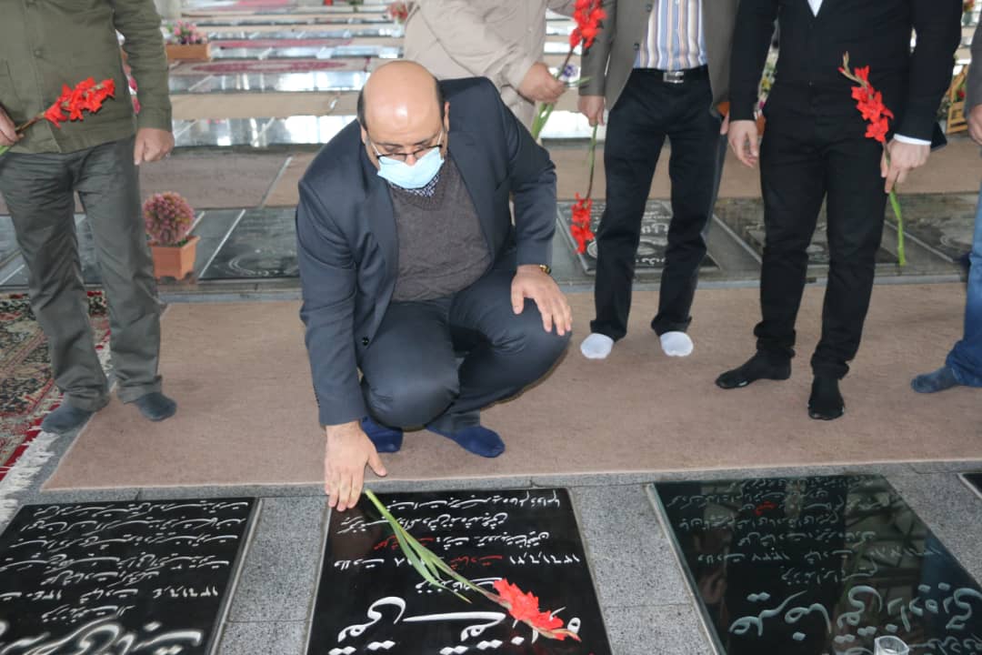تجدید میثاق مسئولان محیط زیست گیلان با شهدا و مدافعان حرم در گلزار شهدای رشت