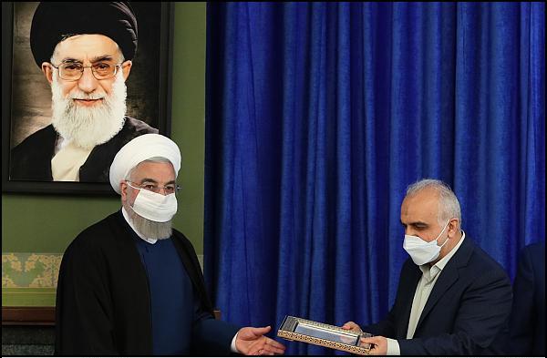 تقدیر  رئیس جمهور از وزیر اقتصاد برای توسعه دولت الكترونیك ‌و شفافیت در وزارت اقتصاد