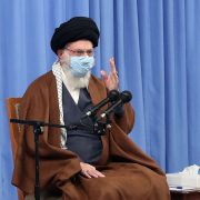 درپاسخ به یک استفتا؛ فتوای رهبر انقلاب درباره حکم روزه ماه رمضان در زمان شیوع کرونا