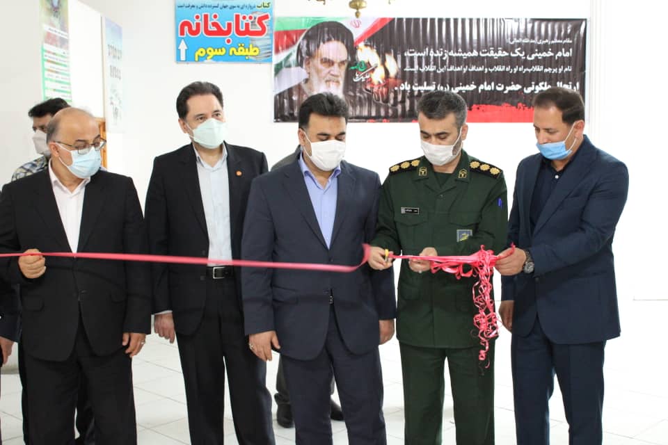 با حضور فرمانده دانشکده هوانیروز ارتش ؛ نمایشگاه عکس برگزاری ارتحال حضرت امام (ره) و قیام 15 خرداد در فومن افتتاح شد