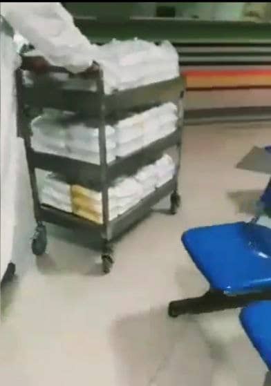 به همت شرکت انبوه سازان آرش صورت گرفت؛ پخت غذای نذری و توزیع در بین کادر درمان بیمارستان ها