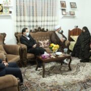 دیدار مدیرکل بهزیستی گیلان با ام الشهدای امام پناهی درروستای قلعه رودخان