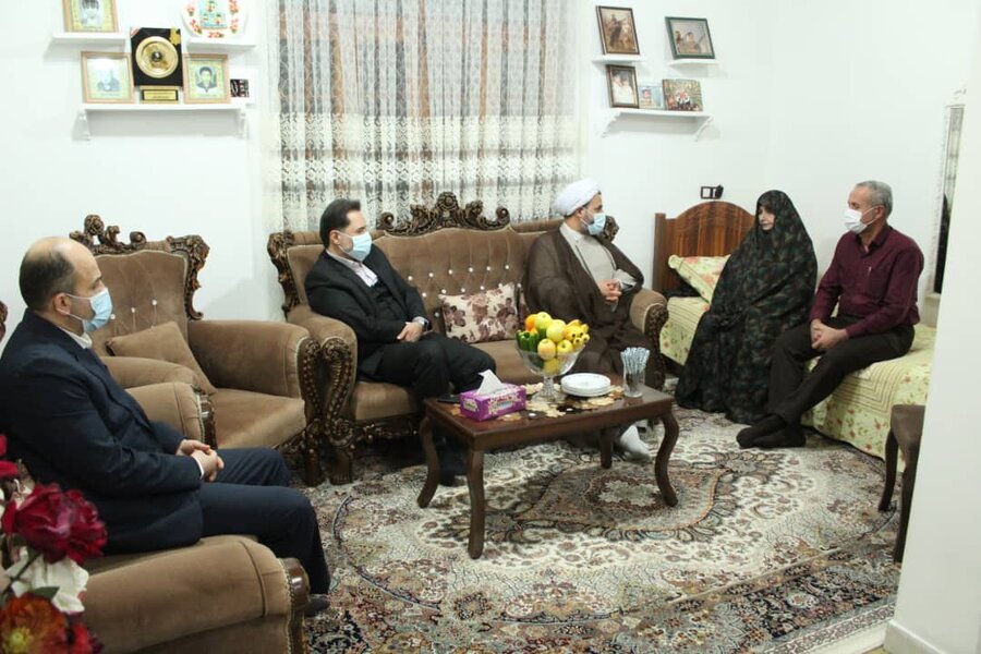 دیدار مدیرکل بهزیستی گیلان با ام الشهدای امام پناهی درروستای قلعه رودخان