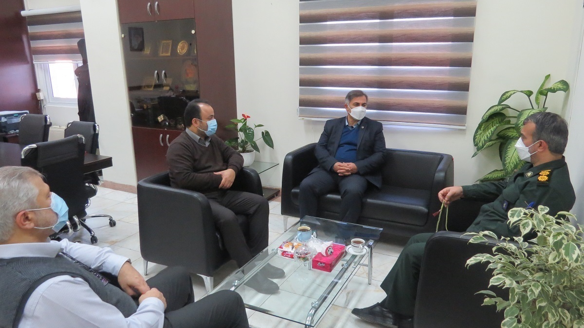نشست مشترک جانشین فرمانده سپاه گیلان با مدیران درمان و بیمه ای تامین اجتماعی استان