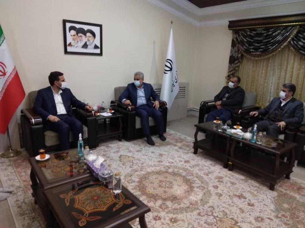 دیدار مدیر عامل گیلانی شرکت دخانیات ایران با مسئولان استان