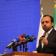 مدیر بانکی که حذف ضامن از وام های خرد را اجرا نکند ، برکنار می شود