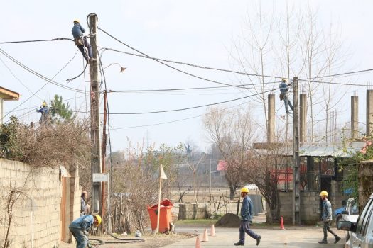 جایگزینی 2500 متر شبكه سیمی فرسوده در مناطق روستایی رضوانشهر