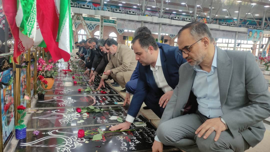 همزمان با نهم اردیبهشت روز ملی شوراها تجدید پیمان اعضا شورای شهر رشت با شهدا