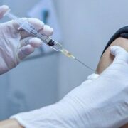 واکسنیاسیون پرسنل شبکه مخابرات مرکز میرزا کوچک