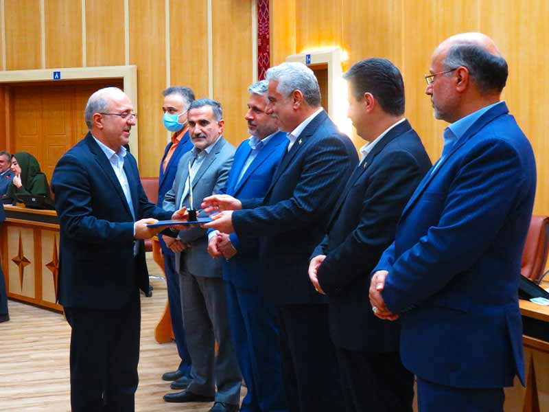 بنیاد شهید گیلان عنوان دستگاه برتر استانی جشنواره شهید رجایی را کسب کرد.
