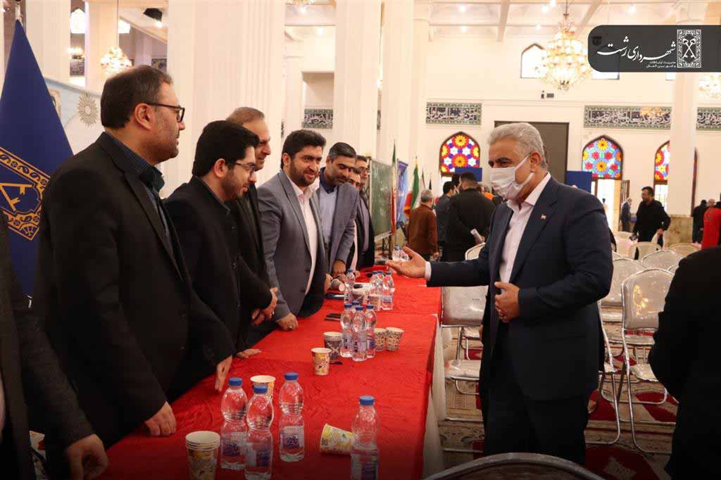 حضور شهرداری رشت پای میز خدمت در مصلی نماز جمعه