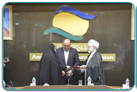 از کارکنان ایثارگر شاغل در سازمان منطقه آزاد انزلی تجلیل شد