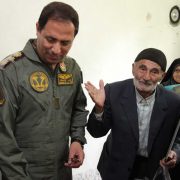 ادای احترام خلبان رحمانی به پدر شهید ابراهیم عبدی در ماسال