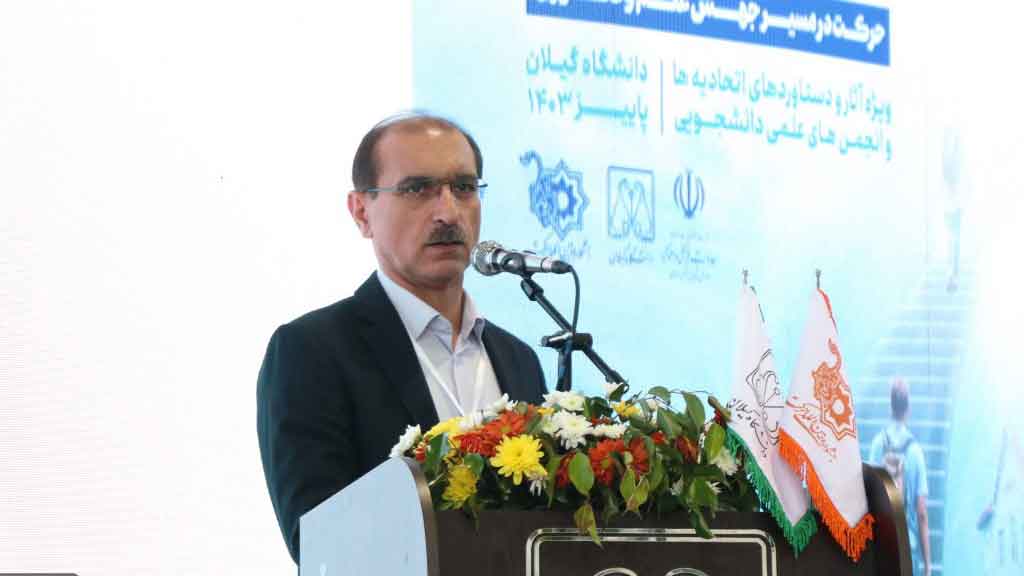 جشنواره حرکت فرصتی برای دانشجویان برای ورود به جامعه علمی کشور است