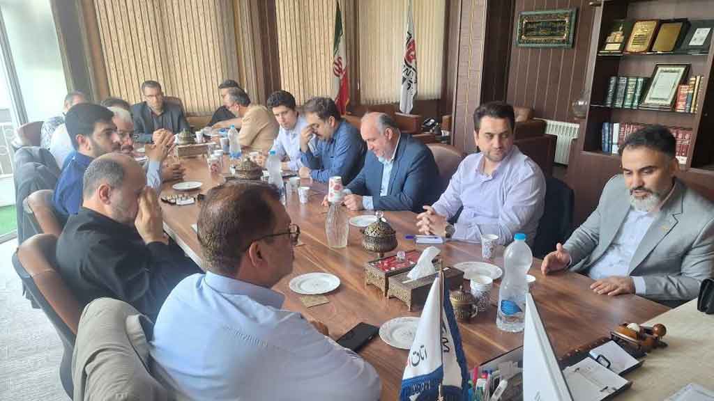 جلسه هم‌اندیشی مدیران شركت توزیع نیروی برق استان گیلان با رئیس بسیج اصناف و روسای اتحادیه های صنفی مركز استان
