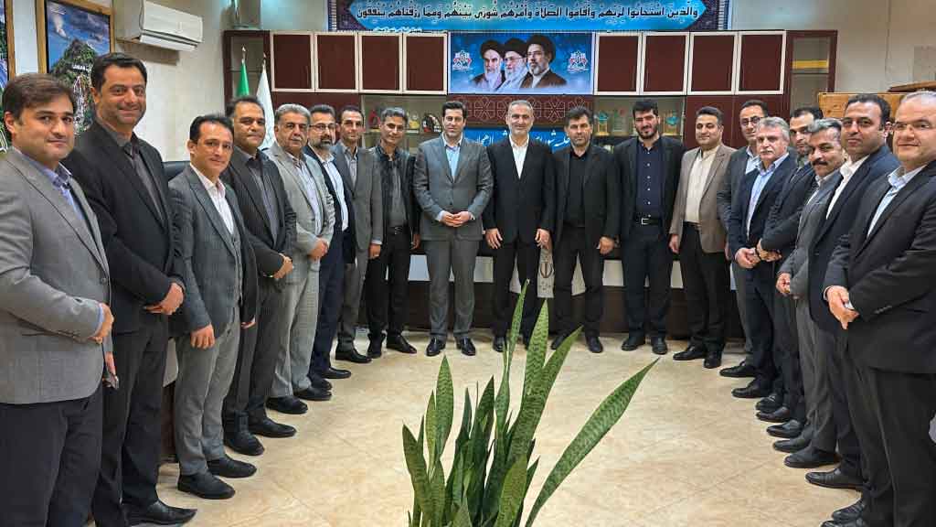 همزمان با روز شوراها: شهردار و کارکنان شهرداری لاهیجان از تلاش های اعضای شورا قدردانی کردند